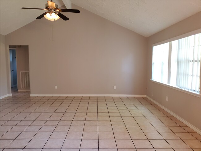 Building Photo - 16315 Thistleglen Dr