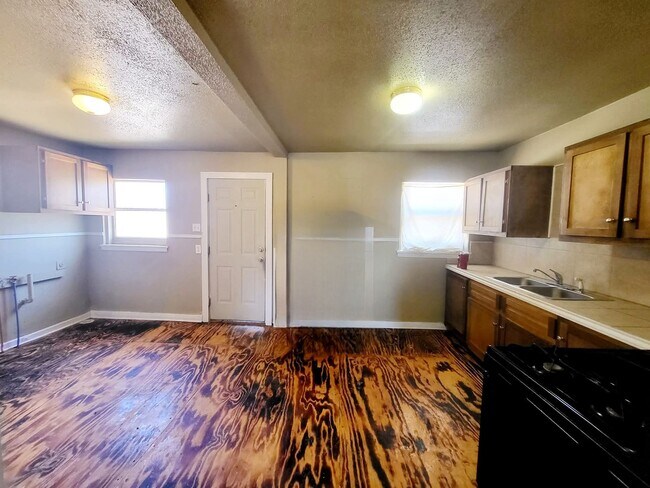 Building Photo - 1513 Sycamore St