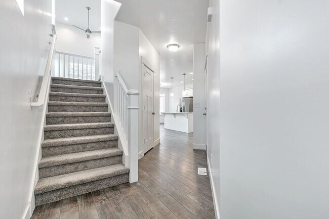 Building Photo - ROW END TOWNHOUSE W 2 CAR GARAGE + AMENITIES