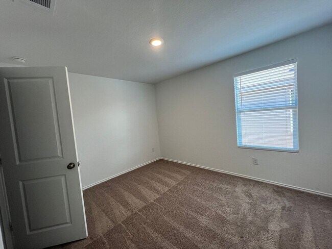 Building Photo - Charming 3/2 Home in Navarro Ranch