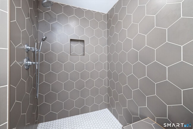 Building Photo - 112 Stallion Dr