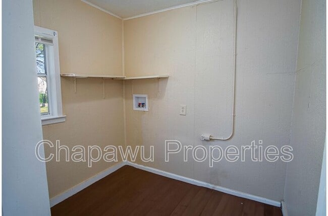 Building Photo - 819 Larry St