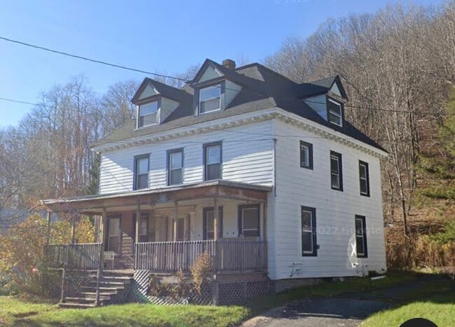 Primary Photo - 667 Main St