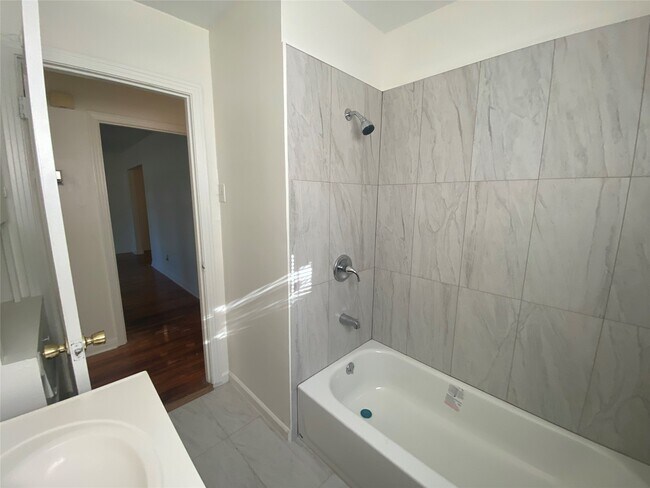 Building Photo - 3619 Lazywood Ln