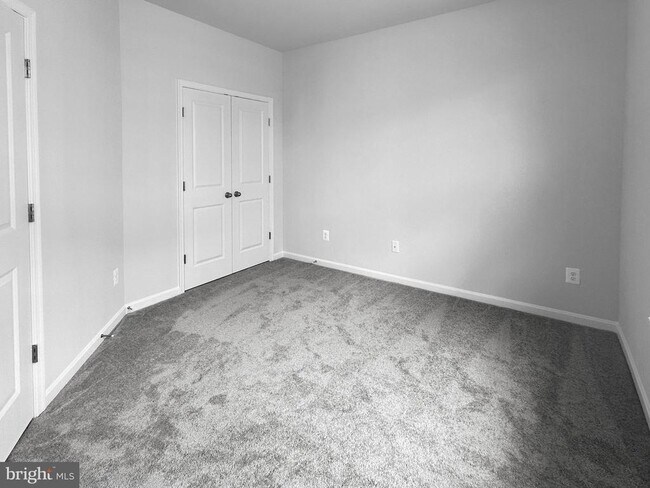 Building Photo - 2571 Hopton Ln