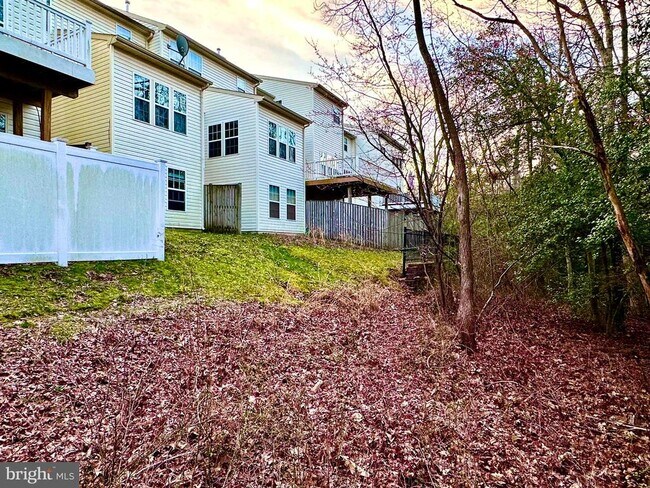 Building Photo - 920 Hopkins Cor