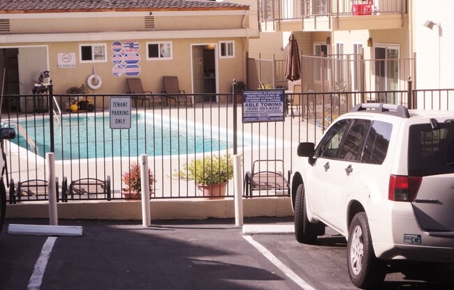 Building Photo - 1133 Alameda De Las Pulgas
