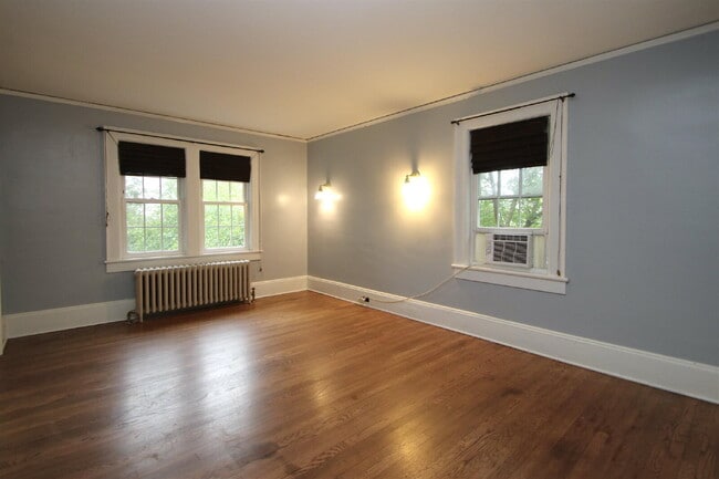 Building Photo - Charming 1950s Home Just Minutes from Downtown Harrisonburg!