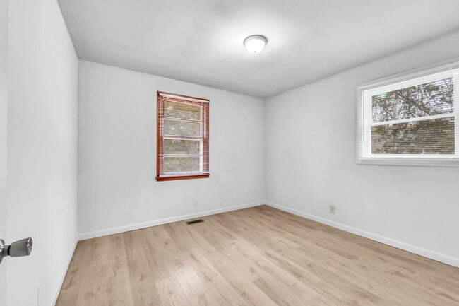 Building Photo - Cozy 3BR Home with Spacious Yard & XL Carport!