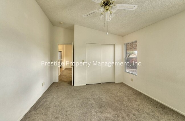 Building Photo - 3/2 Beautiful Rita Ranch Home With Open Design!!!