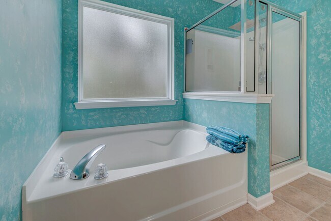 Building Photo - 208 Woodbrook Way