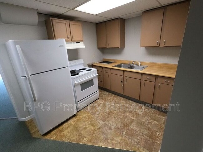 Building Photo - 95 N Main St