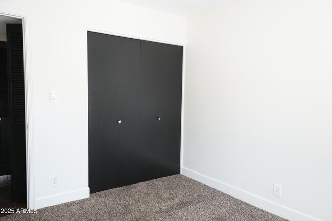 Building Photo - 8902 E Cholla St