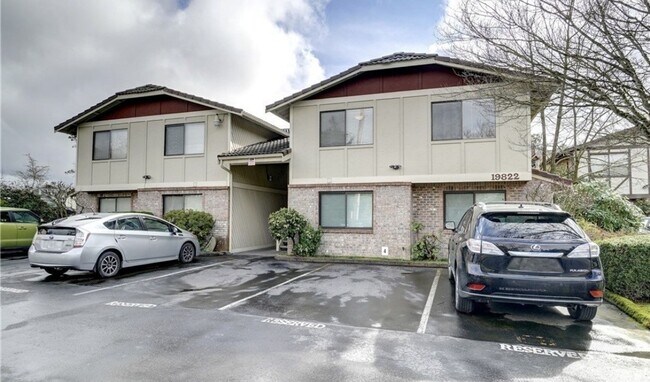 Building Photo - Charming 2 BR 2 Ba Apartment/Condo