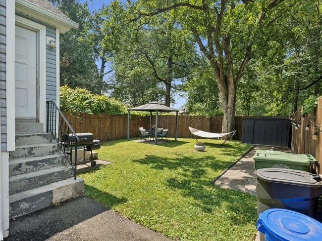 Building Photo - 718 Walnut St.