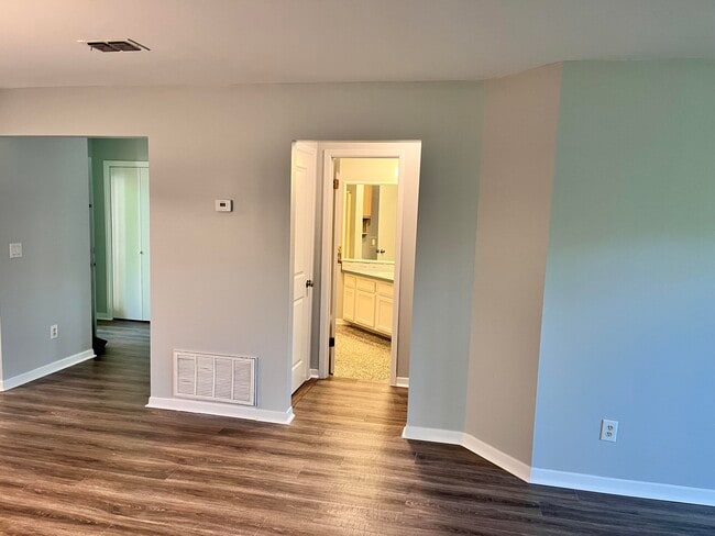 Building Photo - 55 Bay Dr