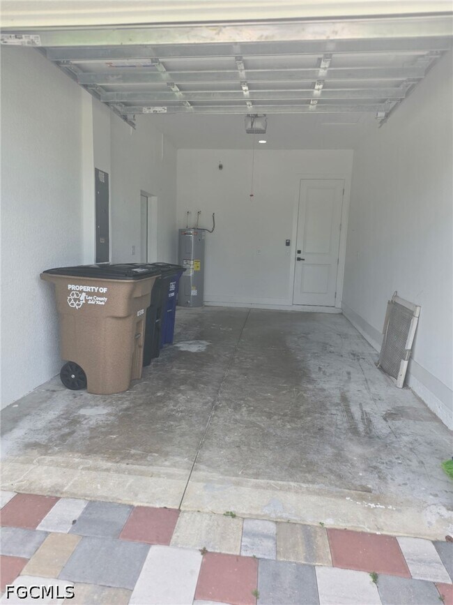 Building Photo - 432 Raymer St