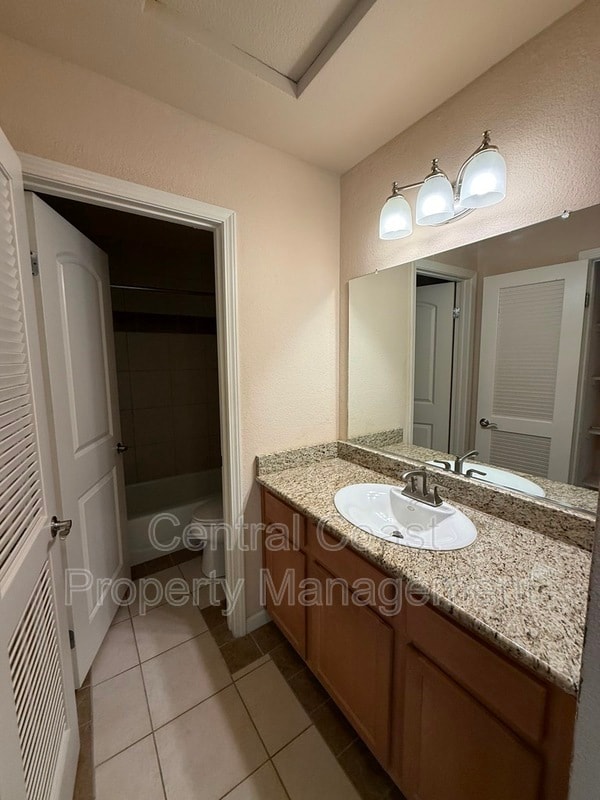 Building Photo - 300 Glenwood Cir