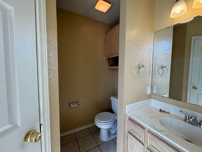 Building Photo - 2402 Simone Dr