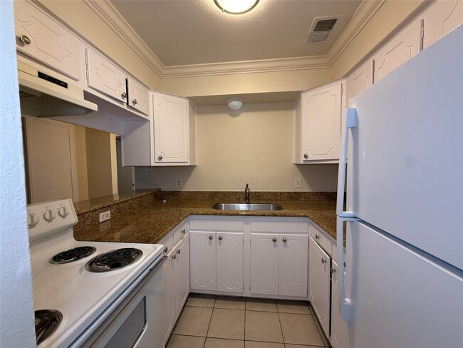 Building Photo - 1530 Heights Blvd