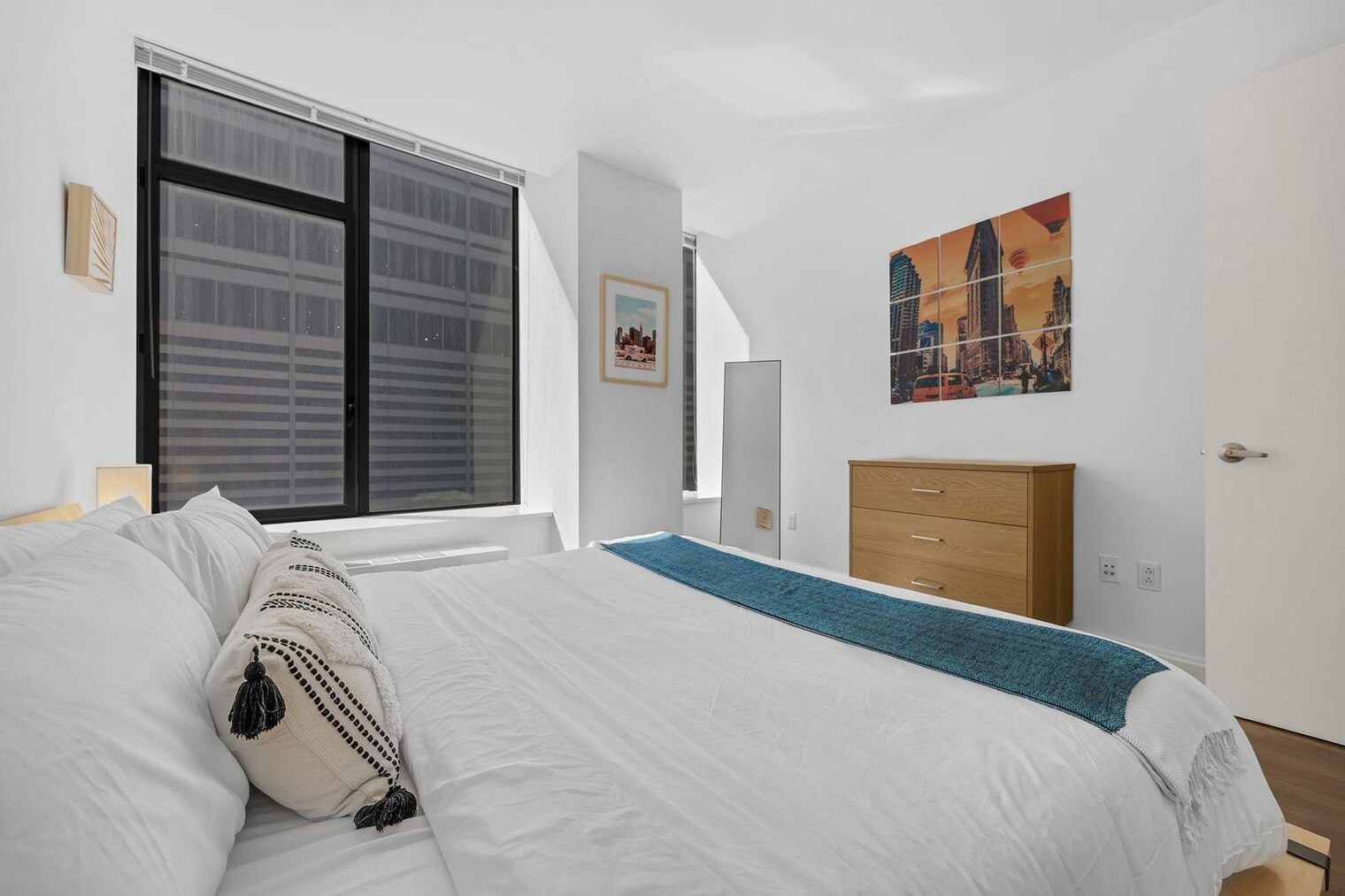 Building Photo - 10 Hanover Square