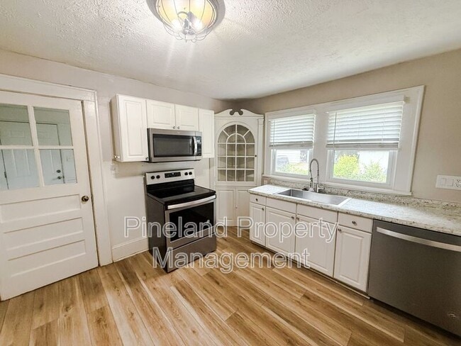 Building Photo - 316 Broadfoot Ave