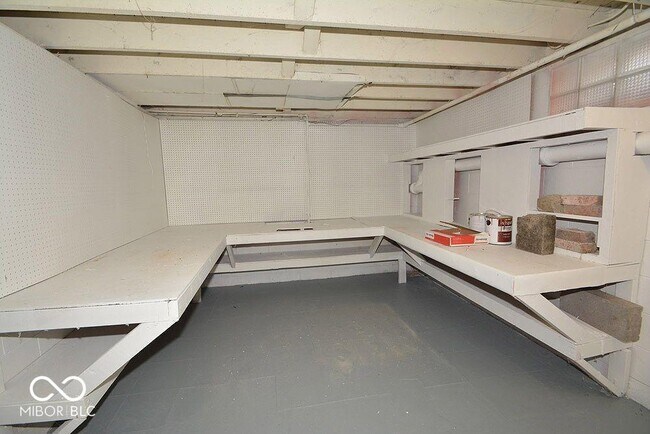 Building Photo - 5005 Indianola Ave