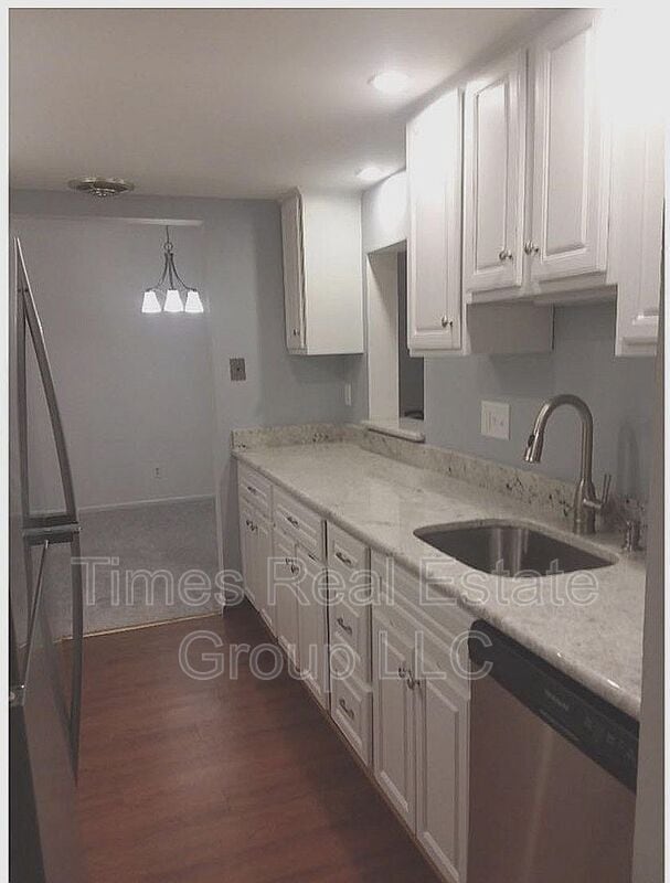 Building Photo - 400 Drummers Ln