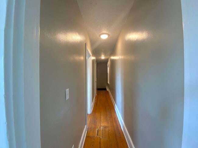Building Photo - 5 bed/ 2 Bath Mins. from UC Only $750/pp (...
