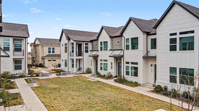 Building Photo - 2930 Moreno St