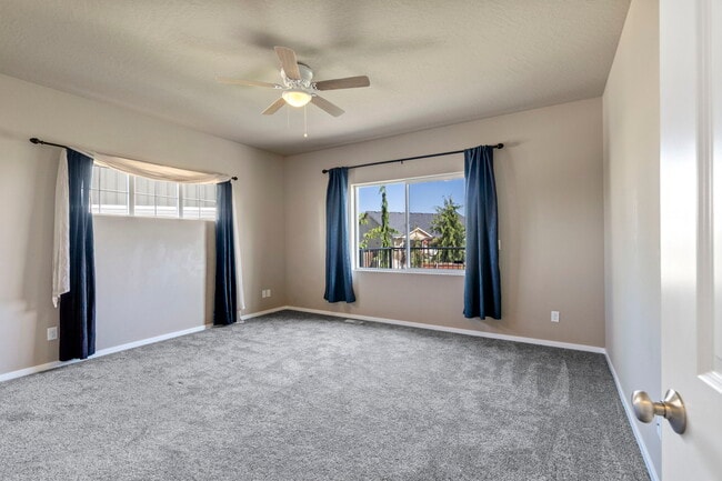 Building Photo - 910 W Chaperon Peak Dr