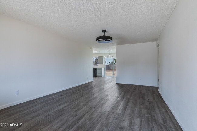 Building Photo - 2018 W Western Dr
