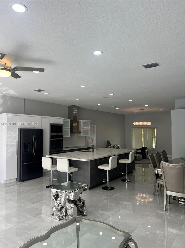 Building Photo - 10664 Paso Fino Dr