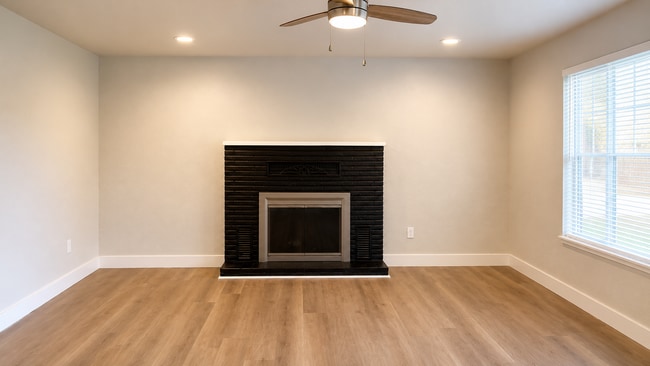 Building Photo - Renovated 3-Bedroom Home with Fenced Yard, Fireplace & In-Unit Laundry
