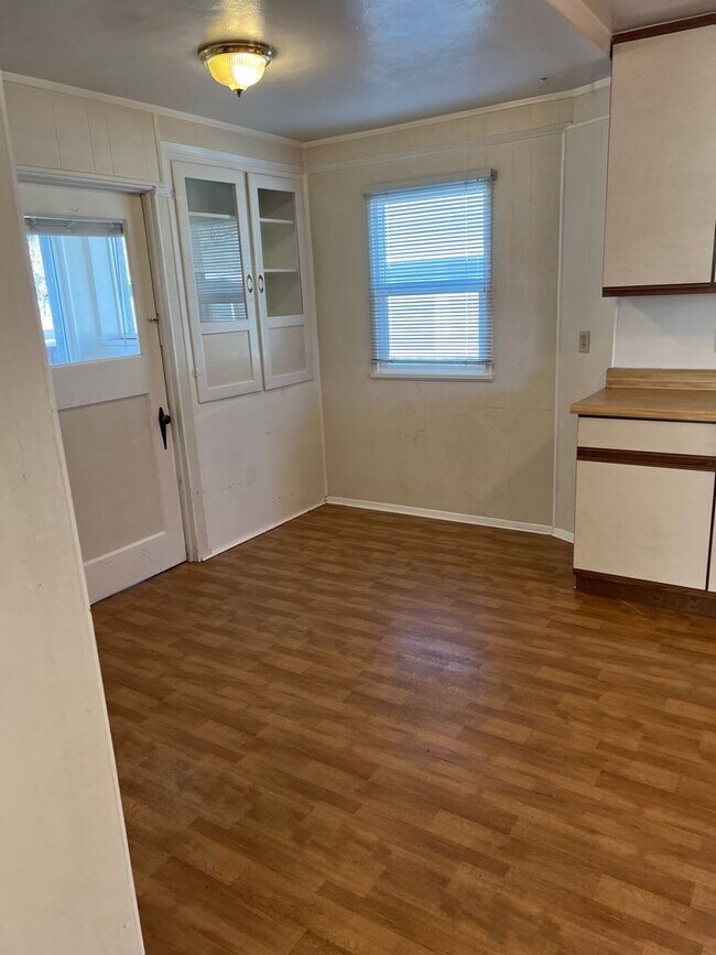 Building Photo - Fenced Yard - Laminate Flooring - Mid-Town - Extra Outside Storage
