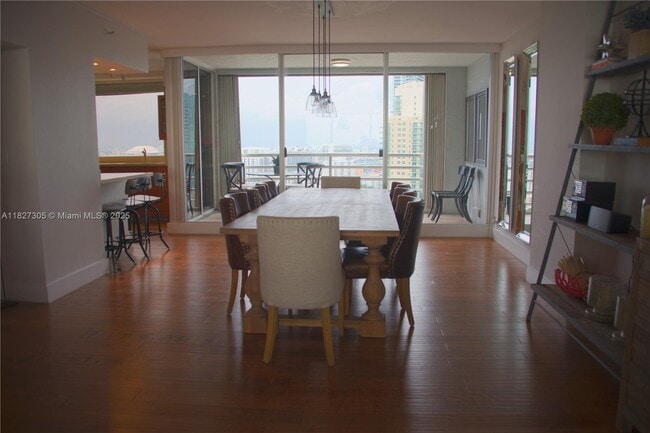 Building Photo - 1541 Brickell Ave