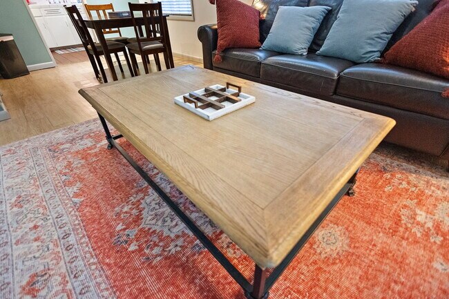 Building Photo - 3 Bed Beauty in Belhaven-FURNISHED