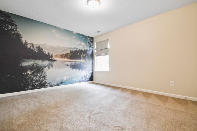 Building Photo - Pet Friendly Three Bedroom in Pleasant View!