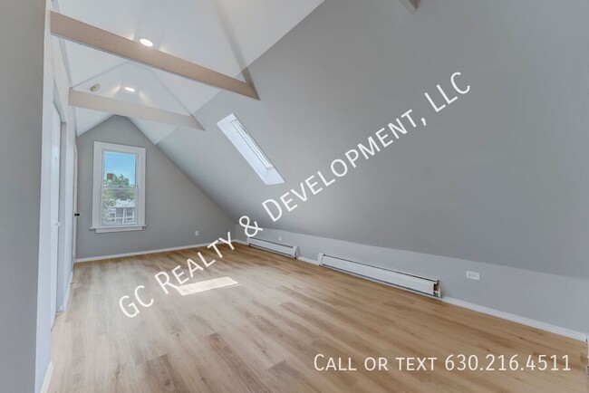 Building Photo - 2519 N Hamlin Ave