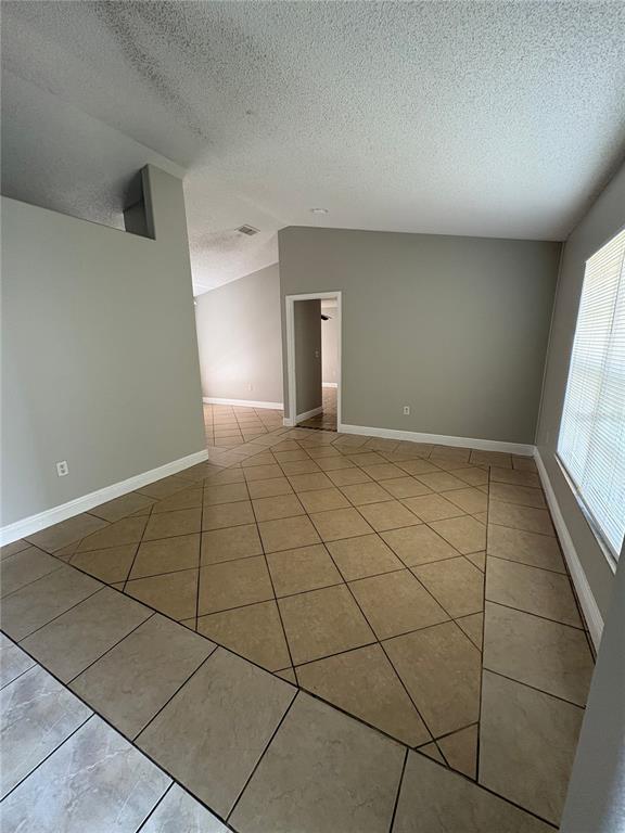 Building Photo - 305 Colonade Ct