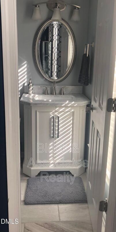 Building Photo - 603 Knightsborough Way