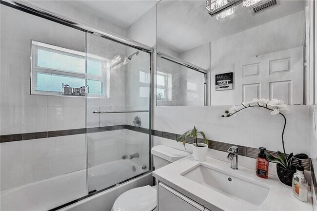 Building Photo - 1732 NE 173rd St