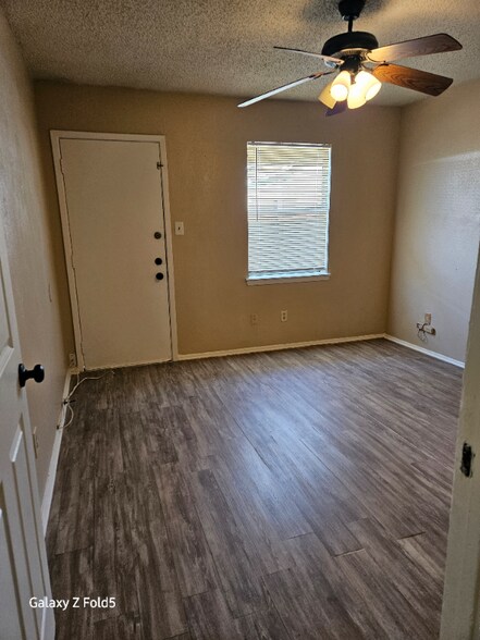 Building Photo - 2403 Ventura Dr