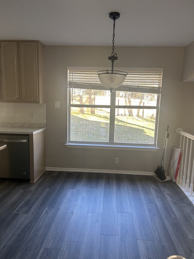 Building Photo - 533 Woodland Hills Dr