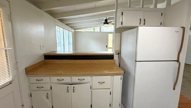 Building Photo - Martinez! 3 bedroom 1 bath Single family home!