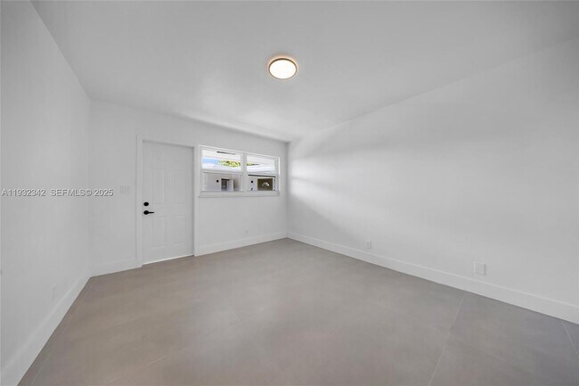 Building Photo - 5195 NE 18th Ave