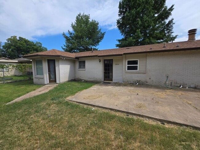 Building Photo - 1309 Greencove Dr
