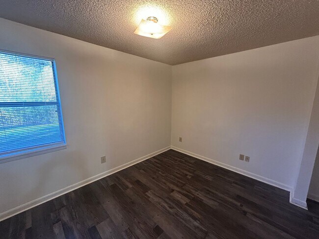 Building Photo - Arab Apartment For Rent