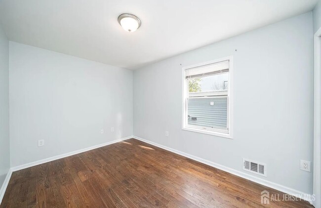 Building Photo - 22 Linden Ave