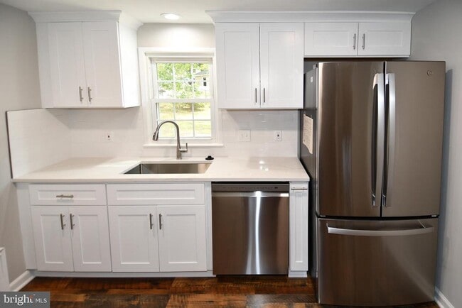 Building Photo - 3811 Forestdale Ave